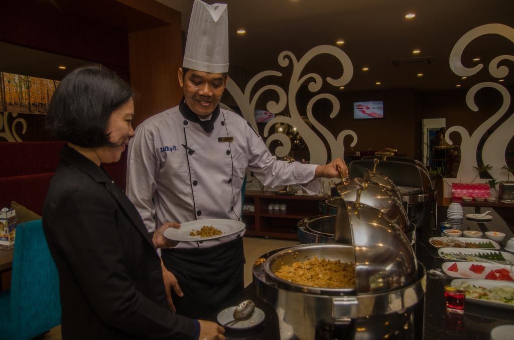 Royal Suite Condotel Medan Exterior photo