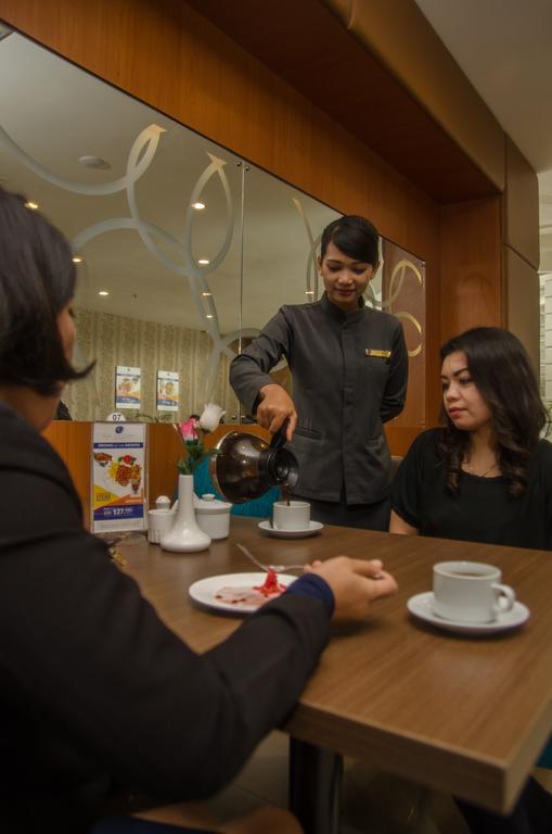 Royal Suite Condotel Medan Exterior photo