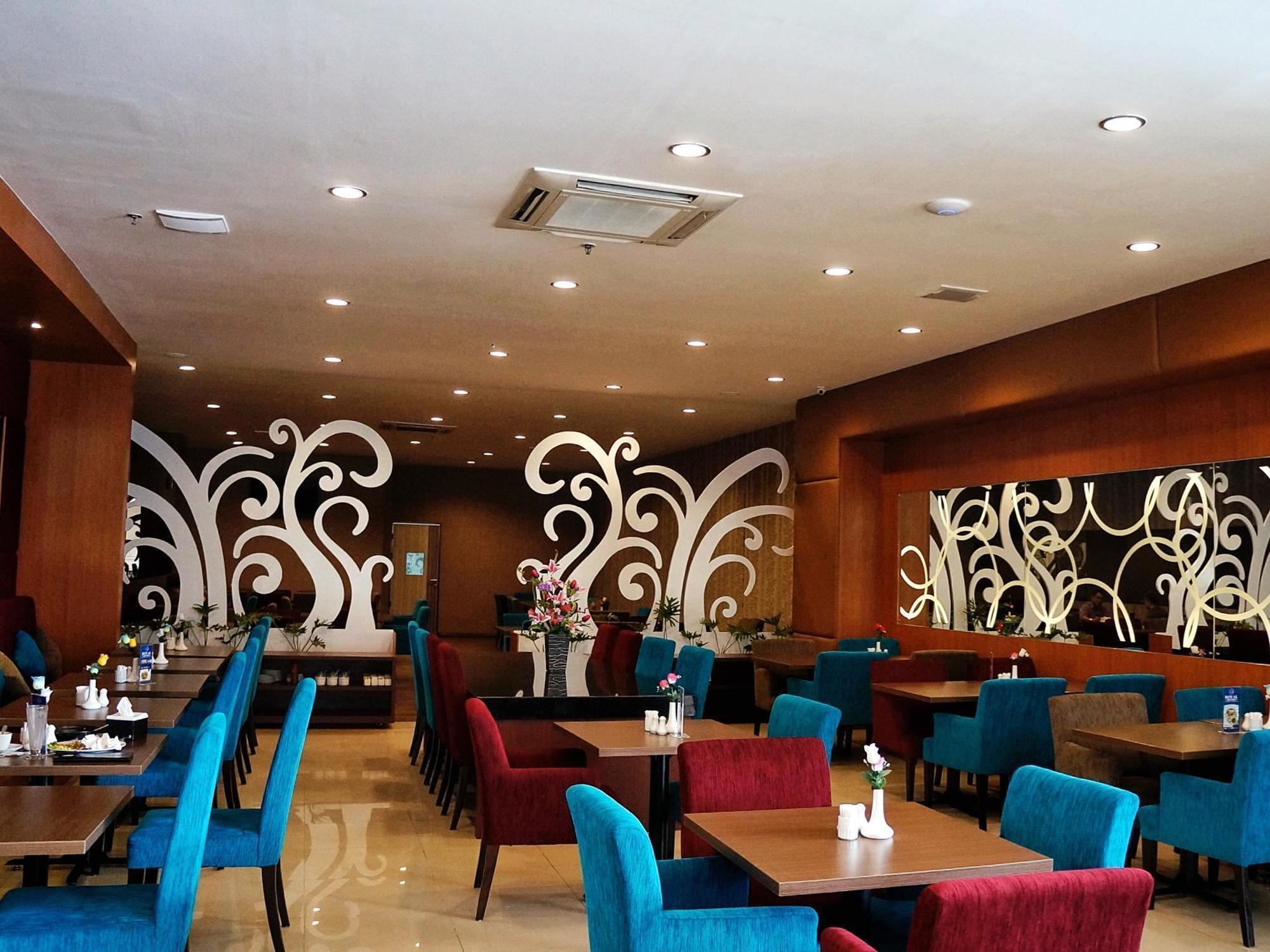 Royal Suite Condotel Medan Exterior photo