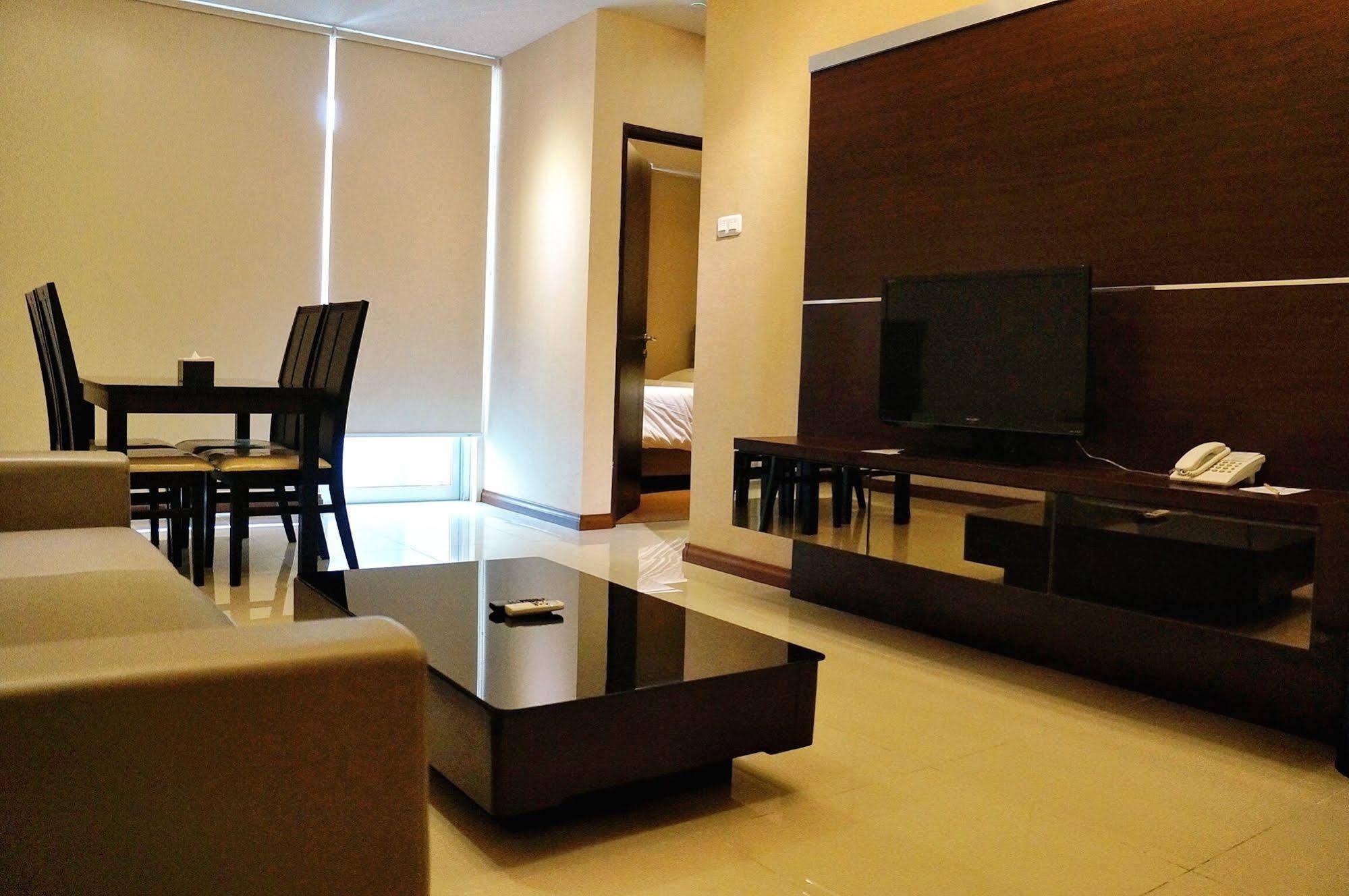 Royal Suite Condotel Medan Exterior photo