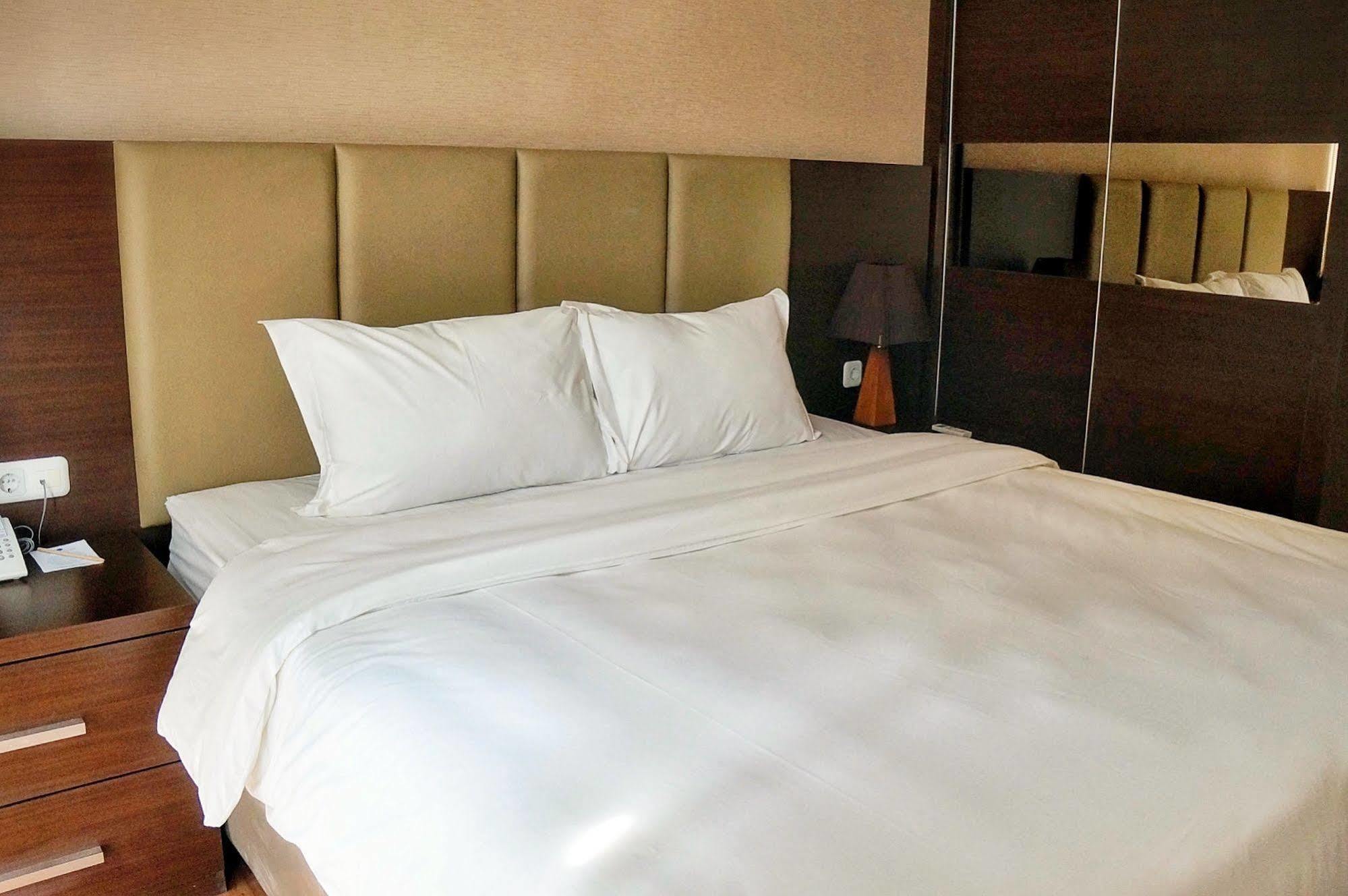 Royal Suite Condotel Medan Exterior photo